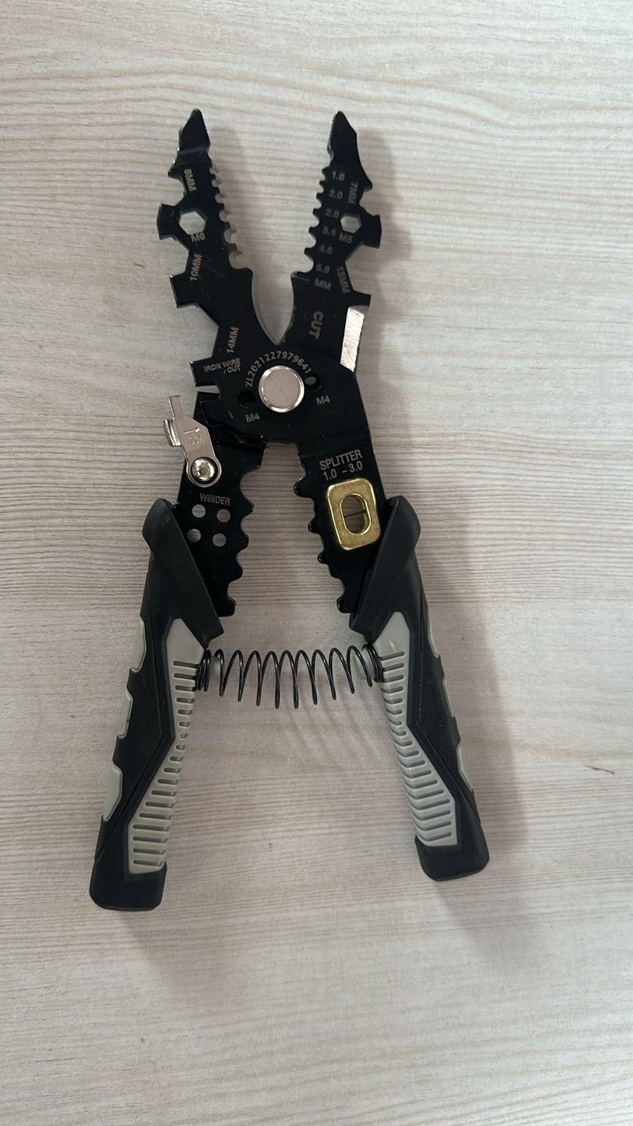 The 25-in-1 wire cutter